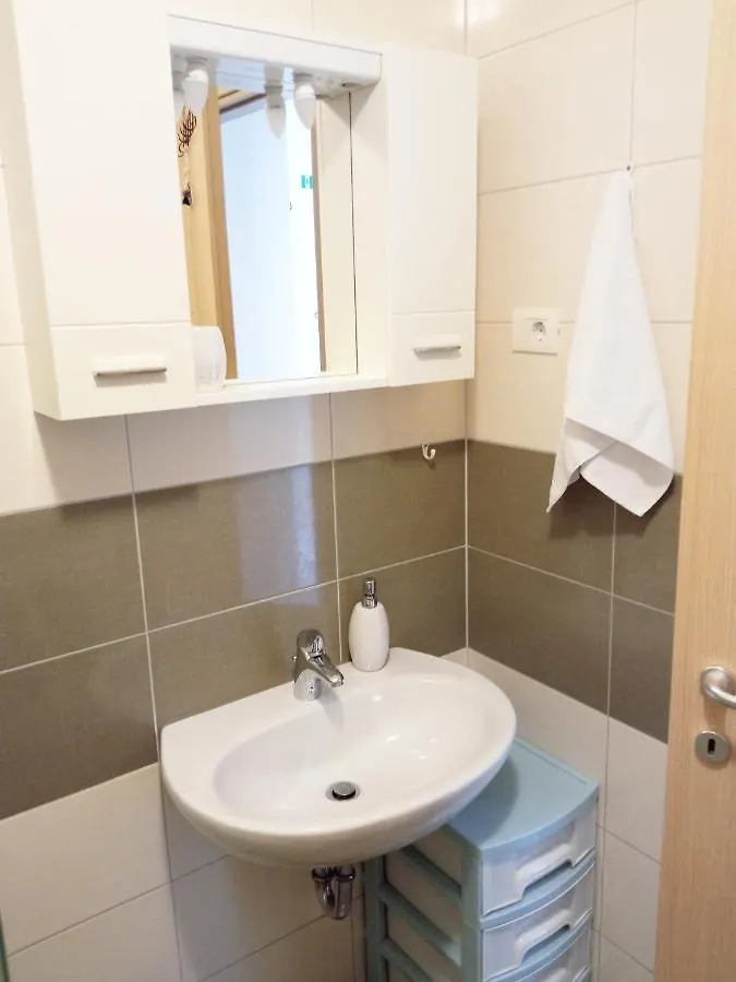 Great Apartment, Free Parking In The Garage, Znjan Split Croatia