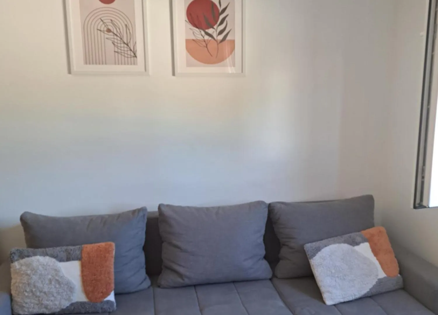 Great Apartment, Free Parking In The Garage, Znjan location